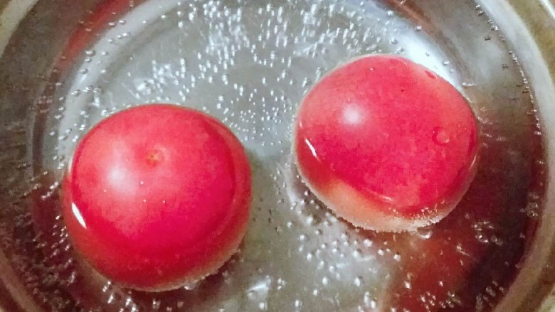 香卤番茄肉丸,<a style='color:red;display:inline-block;' href='/shicai/ 59'>番茄</a>开水汆烫易于剥皮