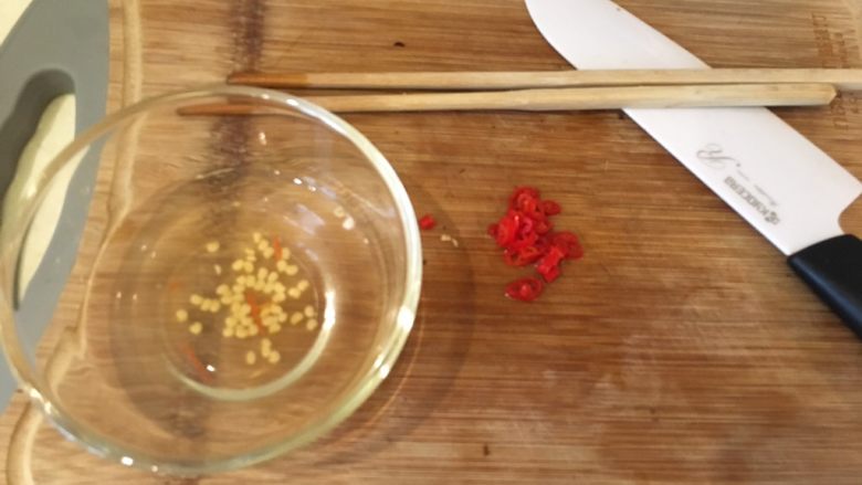 蒙德纳炒野菇,呵呵,只要红色的,籽籽不要