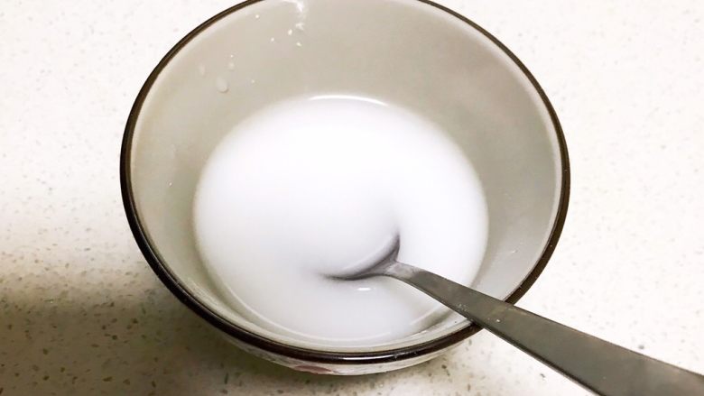什锦蛋蒸豆腐,加入30ml冷水调匀,水淀粉调好了备用