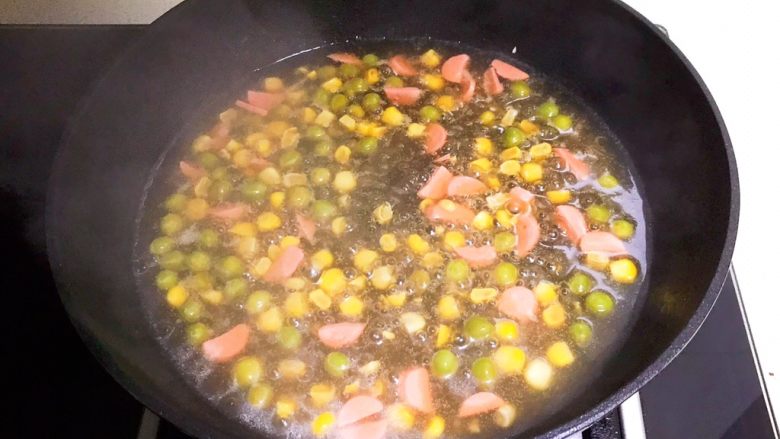 什锦蛋蒸豆腐,烧开即可,浇汁做好了