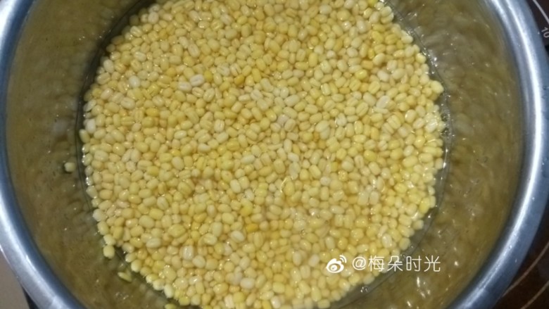 绿豆糕,提前泡水,最好泡一夜
