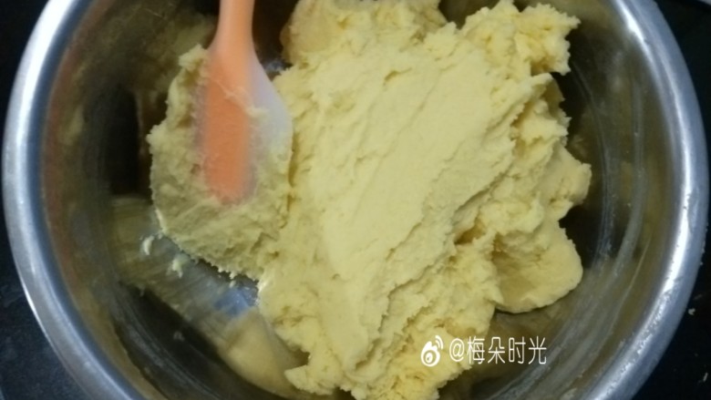 绿豆糕,过筛后的绿豆泥特别细腻