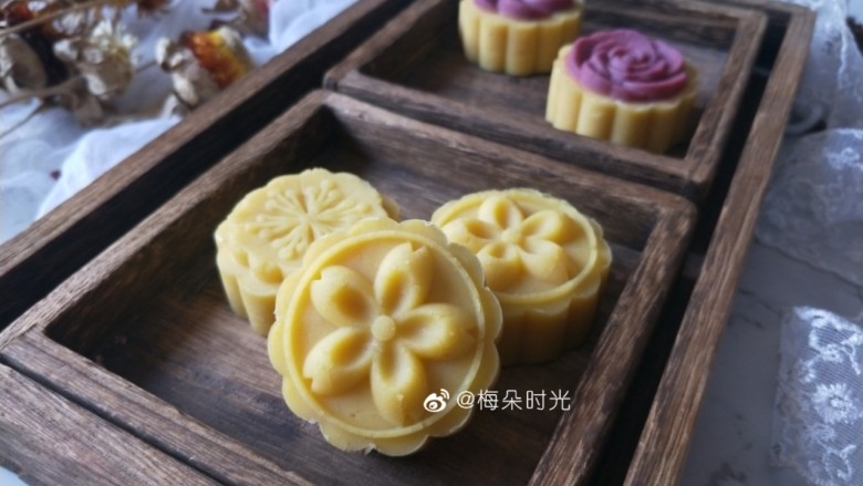 绿豆糕,我做了两种。一种加蔓越莓的,一种原味的