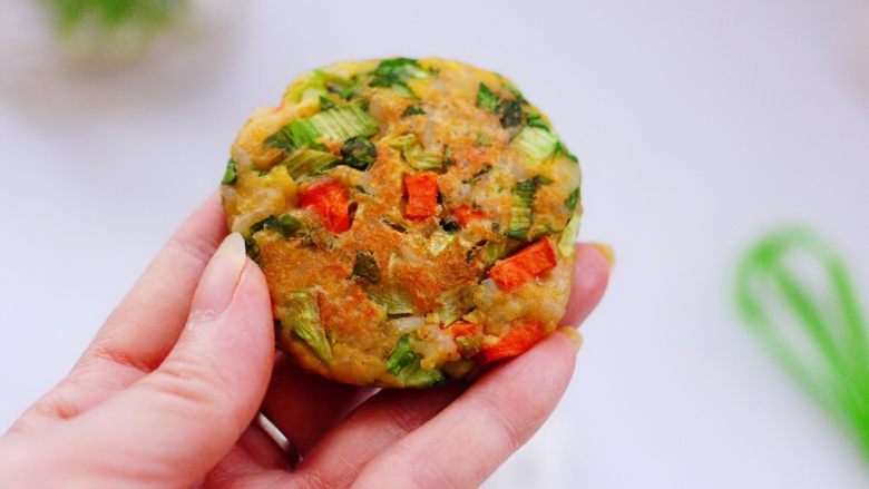 低脂杂粮谷物时蔬饼,鲜香味浓郁,好吃到停不下来。
