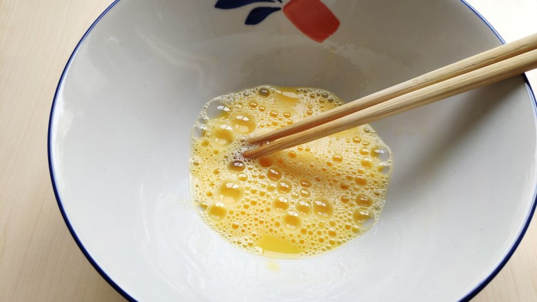 茴香小油条(不用手揉),搅打均匀。