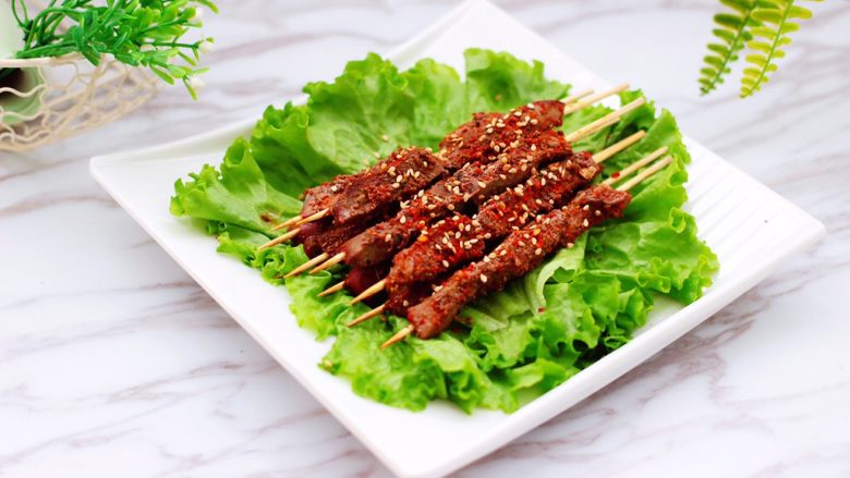 孜然香辣烤猪腰串,我能说好吃到爆,香味直接馋哭我家邻居小孩,搭配上啤酒爽歪歪。
