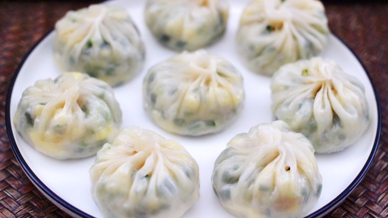 薄皮韭菜鸡蛋包,皮薄到透明的包子,诱惑到你没有。