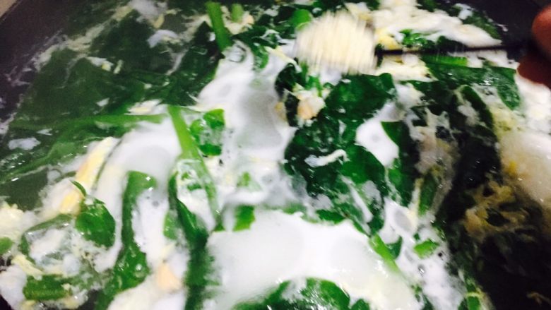 蚕菜咸蛋汤,一勺鸡精