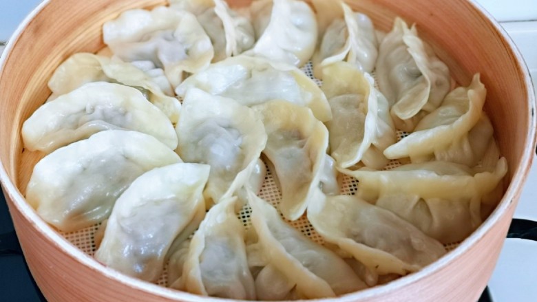 葱香鲜肉蒸饺,美味的蒸饺出炉啦!