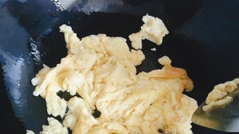 家常饭炒饭,鸡蛋不要炒的太老,嫩嫩的就好了