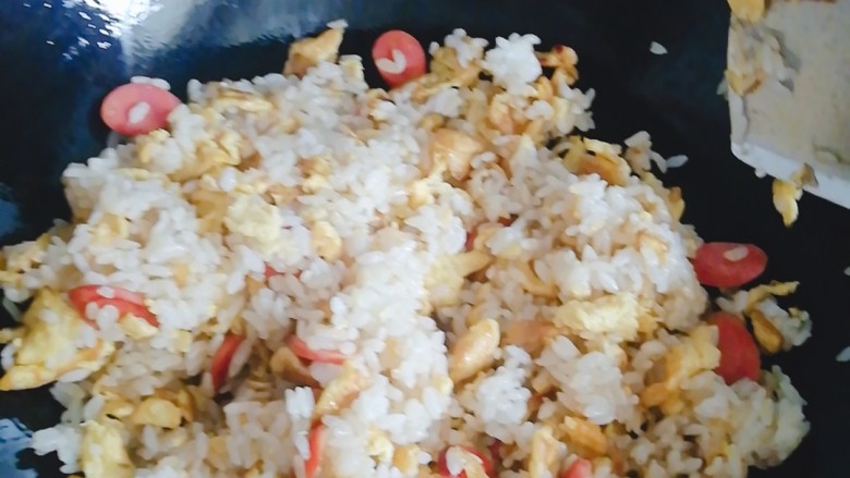 家常饭炒饭,炒匀,饭也会变点色