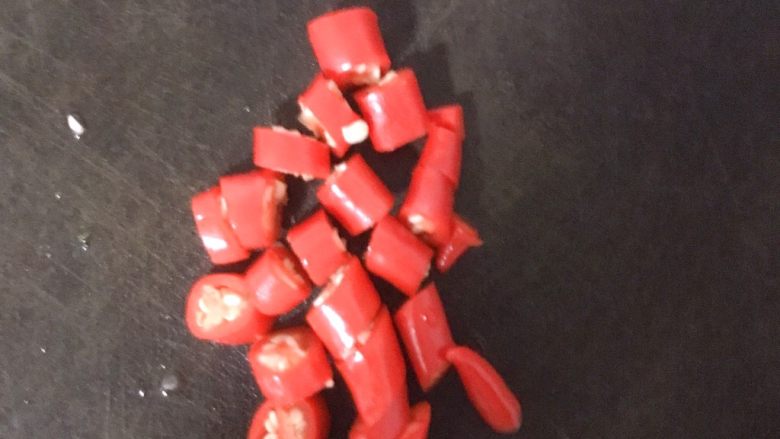 素炒荷兰豆,小米辣切段