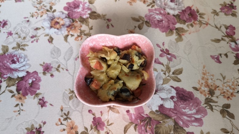 香菇木耳豆渣饼,小渣也好吃,边角比较脆