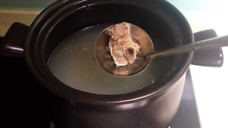 美味养生汤 果蔬排骨汤,排骨熟了