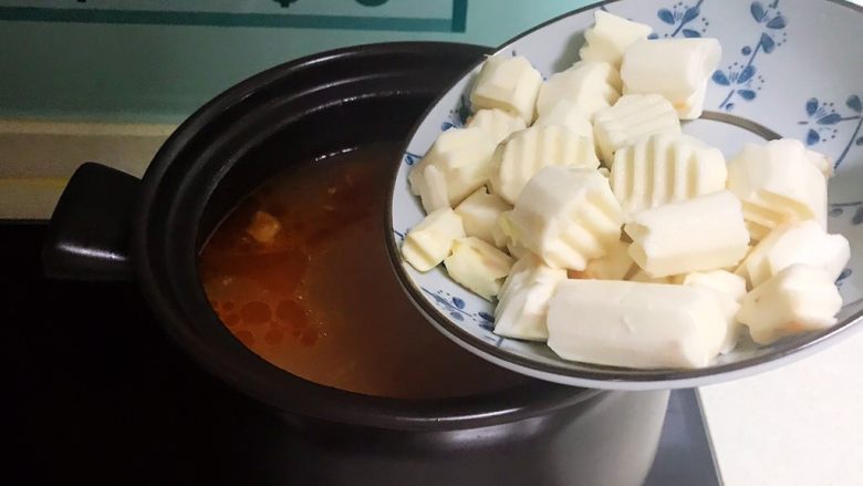 美味养生汤 果蔬排骨汤,加入山药,大火烧开小火慢烧15分钟