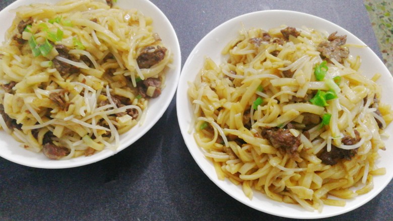 干炒河粉(粿条),2人份,开吃。