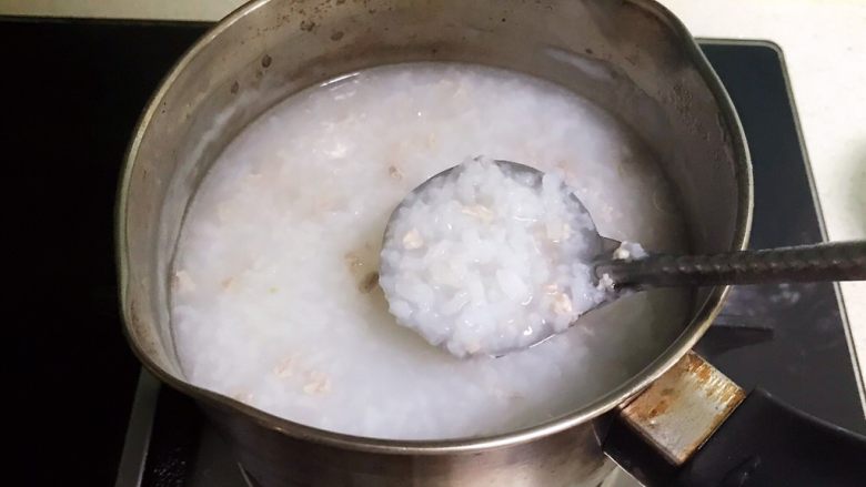 宝宝健康食谱 香葱枸杞瘦肉粥,肉末粥煮好了