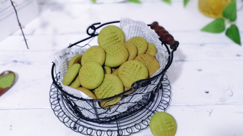 翡翠黄油饼干,菠菜粉特别好吃,没有什么特殊的味儿。