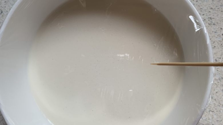 奥利奥雪媚娘,包保鲜膜,牙签扎孔