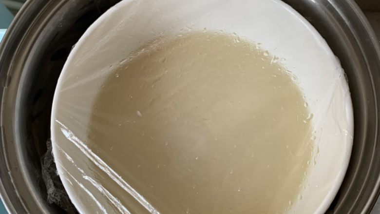奥利奥雪媚娘,水开之后,放入蒸15分钟。