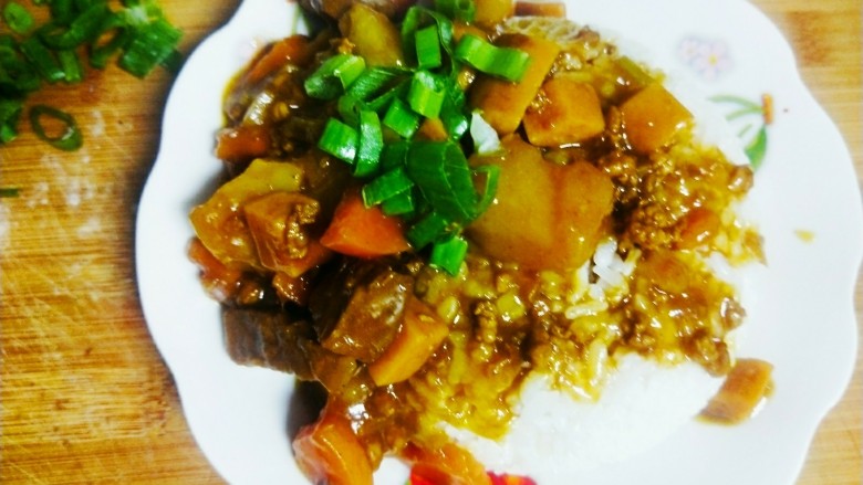 三叶草牛肉咖喱饭,看起来是不是很美味,快学起来吧