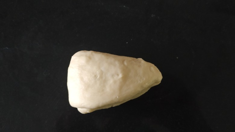 椰蓉心形面包,然后再横折,长的那边;