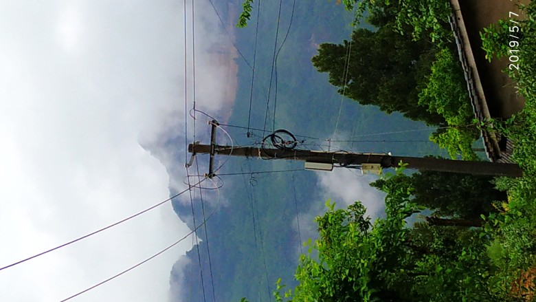 黄小厨姜汁撞奶,然后把煮热的奶倒入姜汁碗里，这就是撞奶了，再放锅里隔水蒸几分钟，拿出来凉一会就可以吃咯