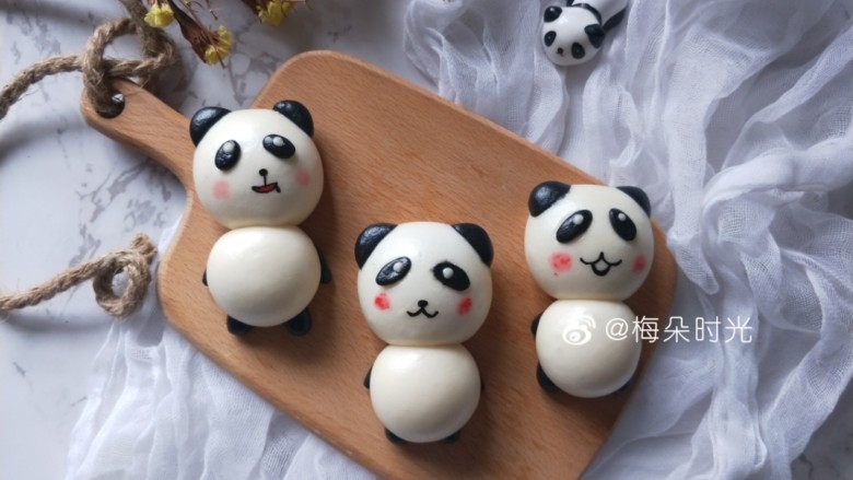 卡通馒头—小熊猫馒头,蒸熟以后几乎看不到了,感觉只看到身体。
