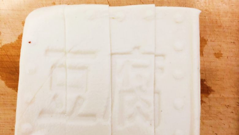 麻婆豆腐,<a style='color:red;display:inline-block;' href='/shicai/ 5179'>嫩豆腐</a>洗净切丁,1.5×1.5cm