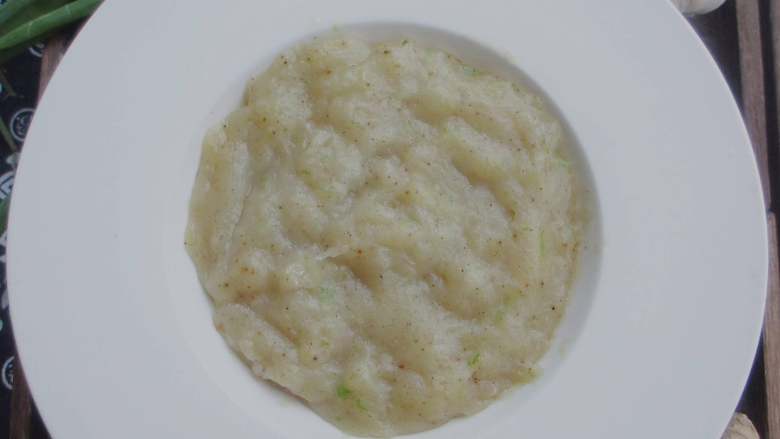 自制鱼豆腐,稍凉后,倒扣脱模