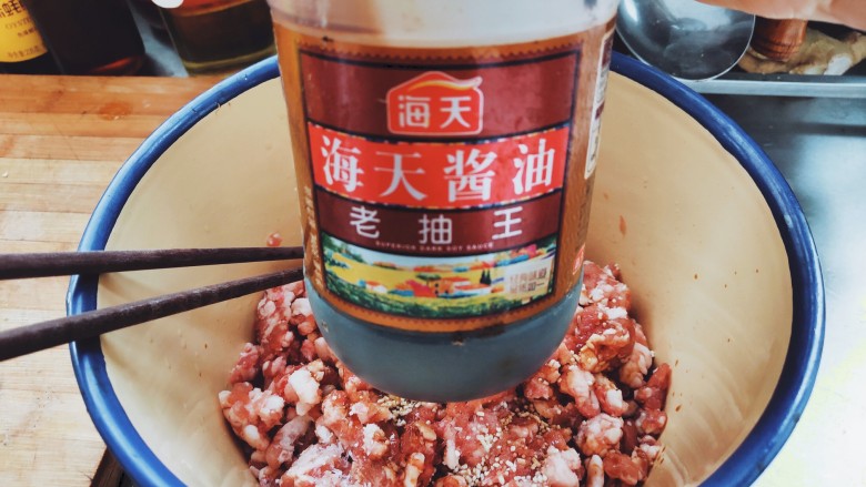 家常茴香猪肉水饺,少许<a style='color:red;display:inline-block;' href='/shicai/ 762'>老抽</a>,一定不要加太多。