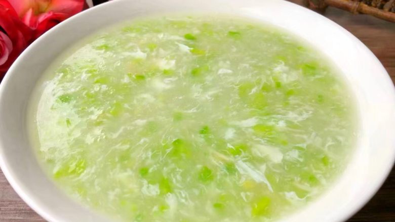 干贝苦瓜羹,好喝的苦瓜干贝羹做好了,清热去火,增强食欲,超级适合这个夏天哦。