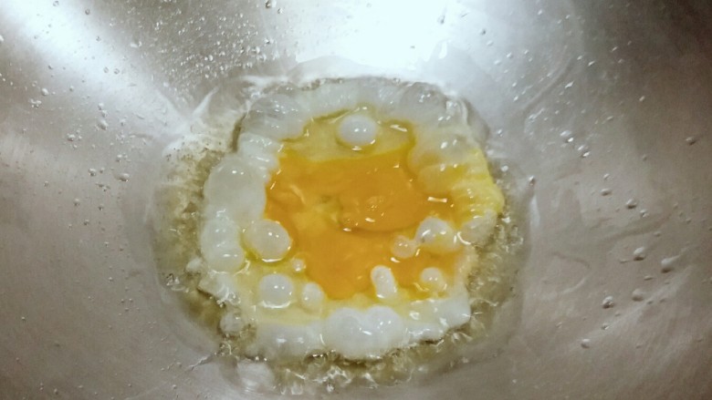番茄鸡肉手擀面,八角和姜片捞出 炒鸡蛋