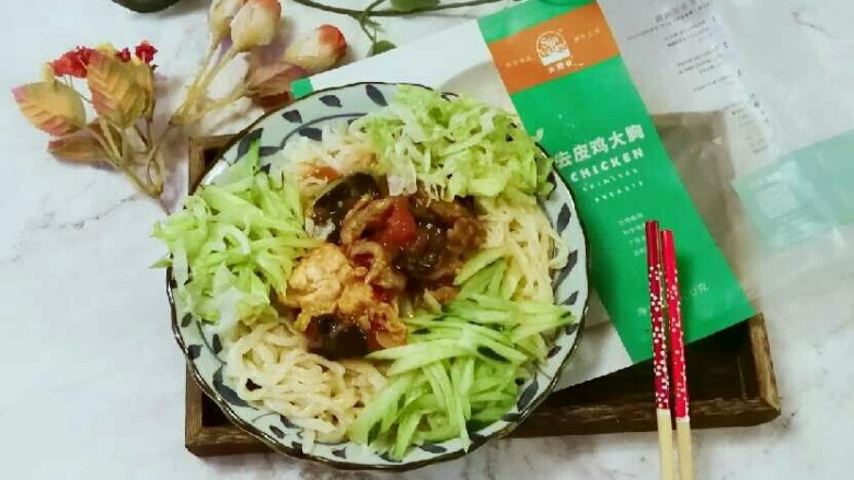 番茄鸡肉手擀面,很香啊  鸡肉滑嫩鲜香 面条劲道  