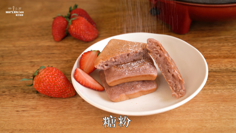 比吃草莓还过瘾的草莓蛋糕,软糯香甜~,香甜美味的草莓蛋糕就做好啦~ ~