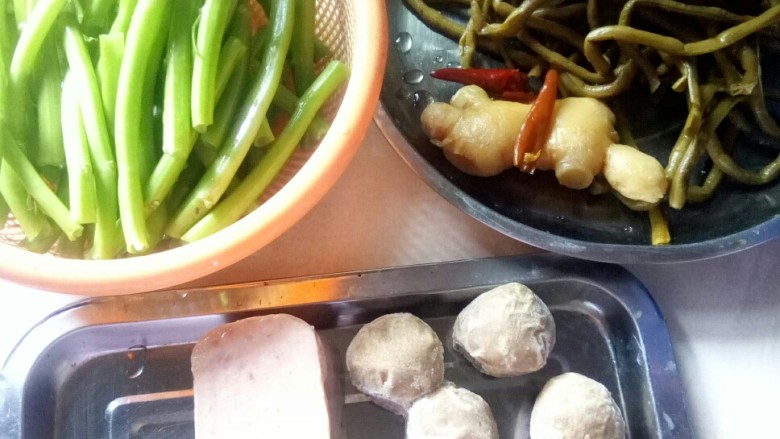 #边角料的春天# 什锦下饭香,准备食材。