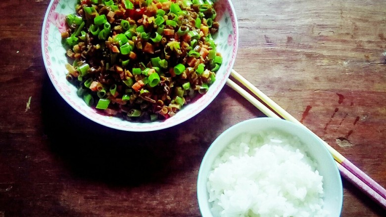 #边角料的春天# 什锦下饭香,端上餐桌。