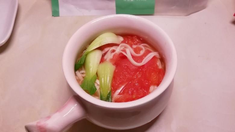 番茄鸡肉汤面,放入油菜心