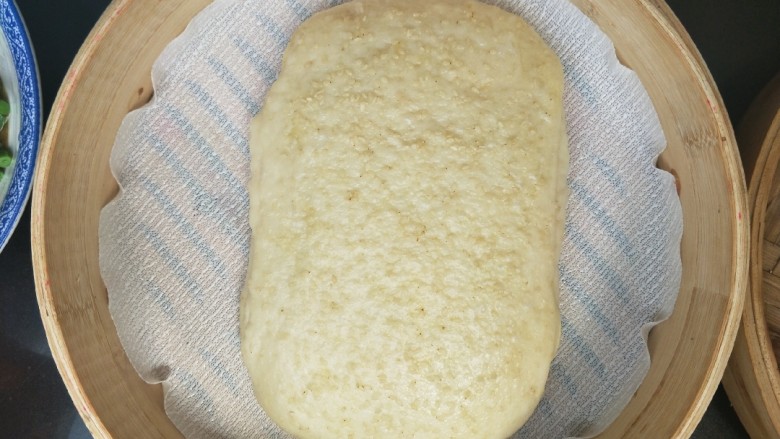 发面千层饼,蒸好的千层饼,稍微凉一下。