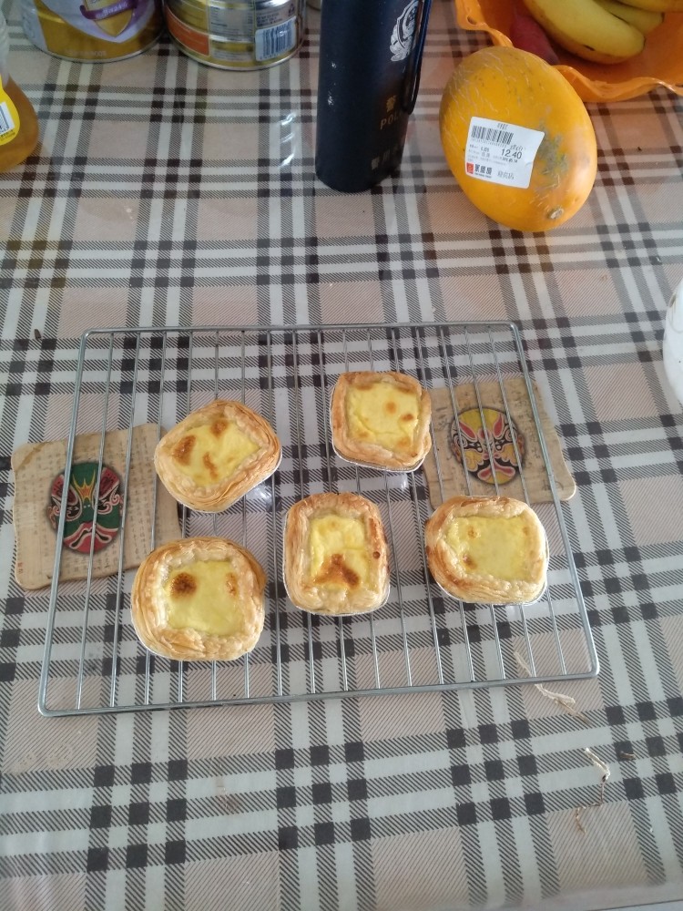 自制蛋挞,出锅啦，有点烫～