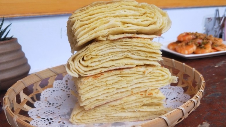 发面千层饼,成品,层次分明,喧软好吃,微微发硬的饼底脆脆的。