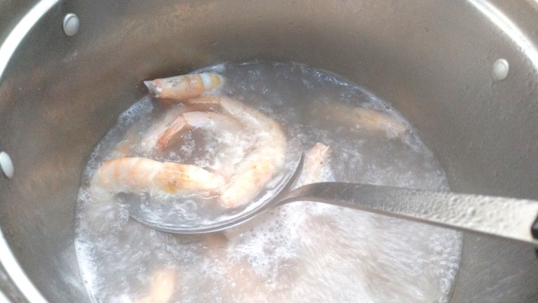 麻辣香锅,虾,鱼,魔芋焯水时放少许料酒