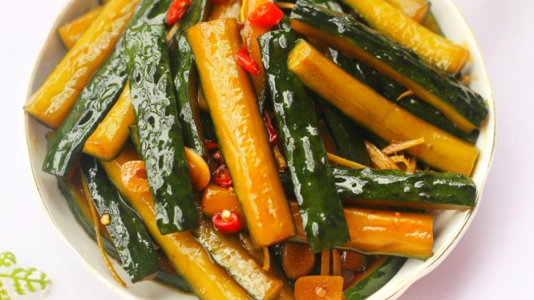 低脂爽脆开胃下饭的腌黄瓜条,来一口~