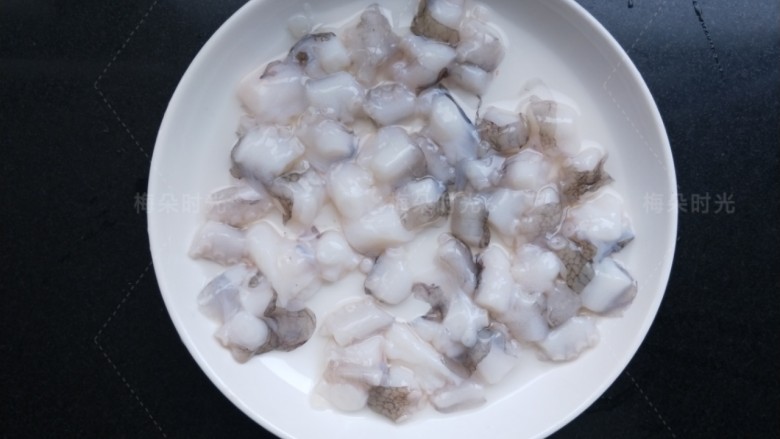 章鱼小丸子,章鱼处理干净,切成小丁,