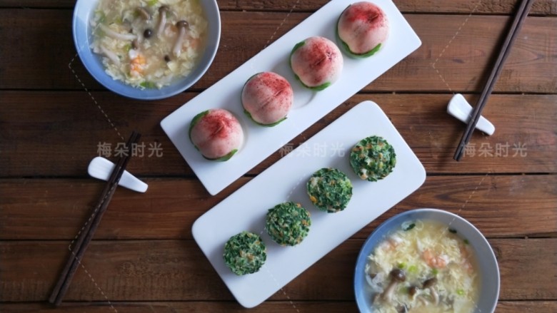韭菜鸡蛋堡,我搭配了三鲜汤,寿桃馒头做早餐。三鲜汤和寿桃馒头的做法都可以在我发布的的食谱中找到。