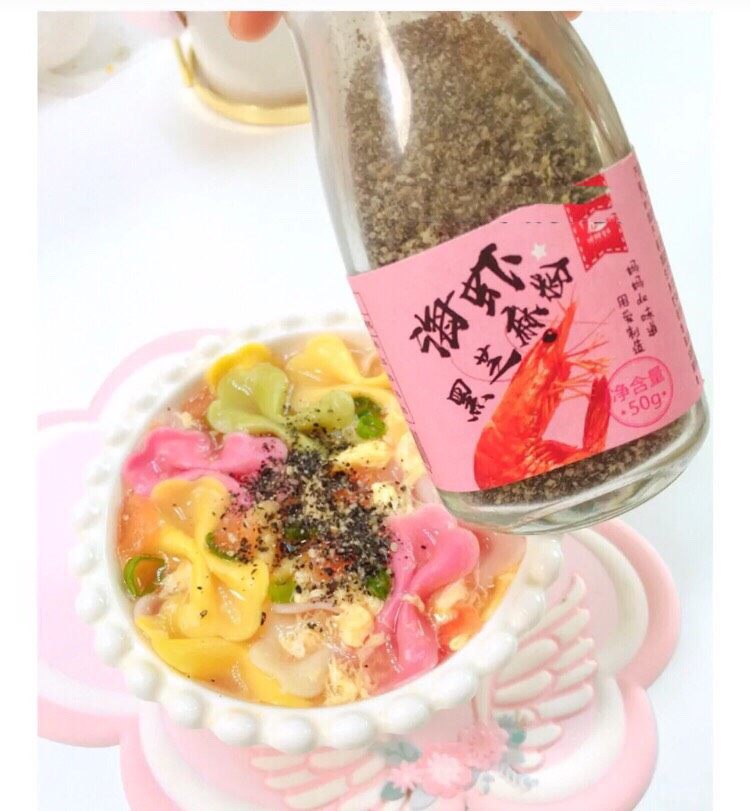 番茄鸡蛋蝴蝶面,出锅后倒入海虾🦐粉,补钙