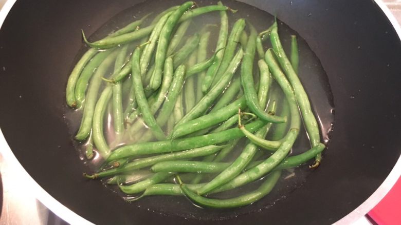 烤鲑鱼配四季豆,四季豆川烫到熟