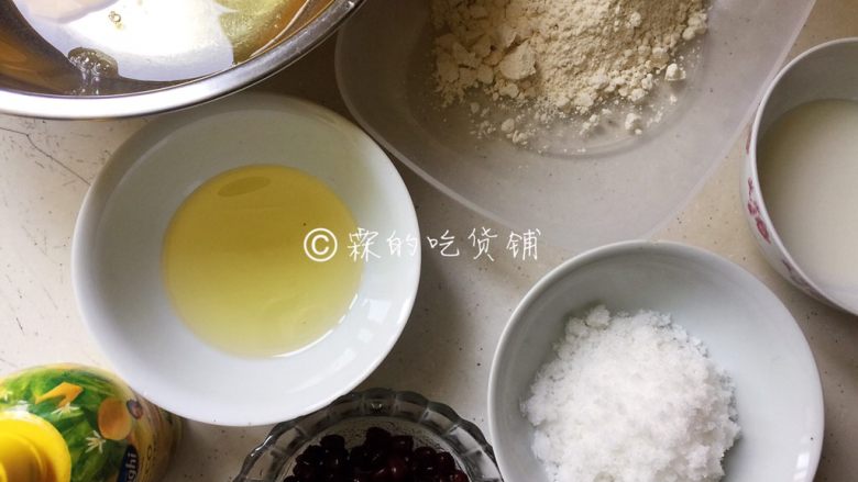 蜜红豆小米蒸蛋糕,食材。