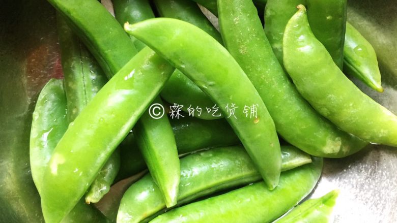 荷塘月色—时蔬小炒,甜点,去掉头部的梗后洗净(<a style='color:red;display:inline-block;' href='/shicai/ 7073'>甜豆</a>也可以换成荷兰豆等。)