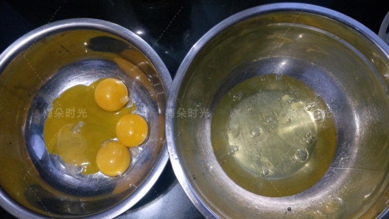 可可旋风蛋糕卷,蛋清,蛋黄分离,然后先把蛋清放进冰箱。